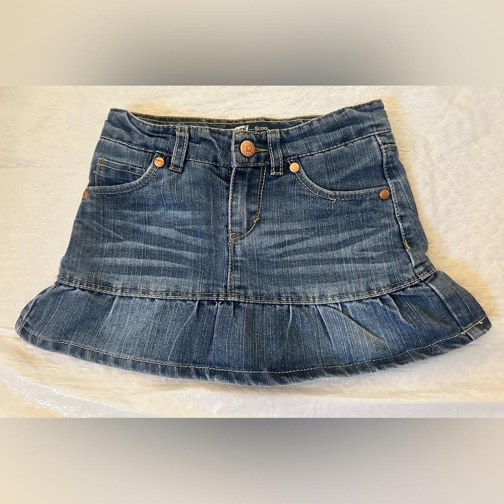 Levi’s girls size 5 Denim Blue Skirt ruffle hem